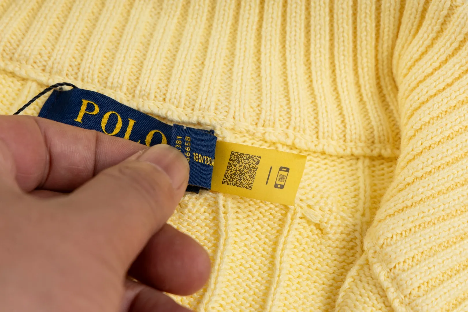 P260 #R98 RALPH LAUREN Ralph Lauren nine-color classic small label embroidery logo full zipper knitted cable cardigan sweater, high-density LOGO embroidery on the chest, original customization of tag accessories. Made of pure cotton yarn, pure cotton is skin-friendly and comfortable, small label war horse embroidered twist zipper cardigan sweater 🐎 high quality, follow the blogger to learn how to wear it! Let’s buy a Ralph Lauren cable sweater. It’s a super hard-to-find series after it became popular. It’s hard to find one on the official website. It’s simple and practical to wear, with a lazy and loose feel. The thickened fabric has more texture, feels soft and delicate, and has a loose fit. Whether worn alone or layered, you can wear different styles of fashion with just one piece!   Size：XS S M L